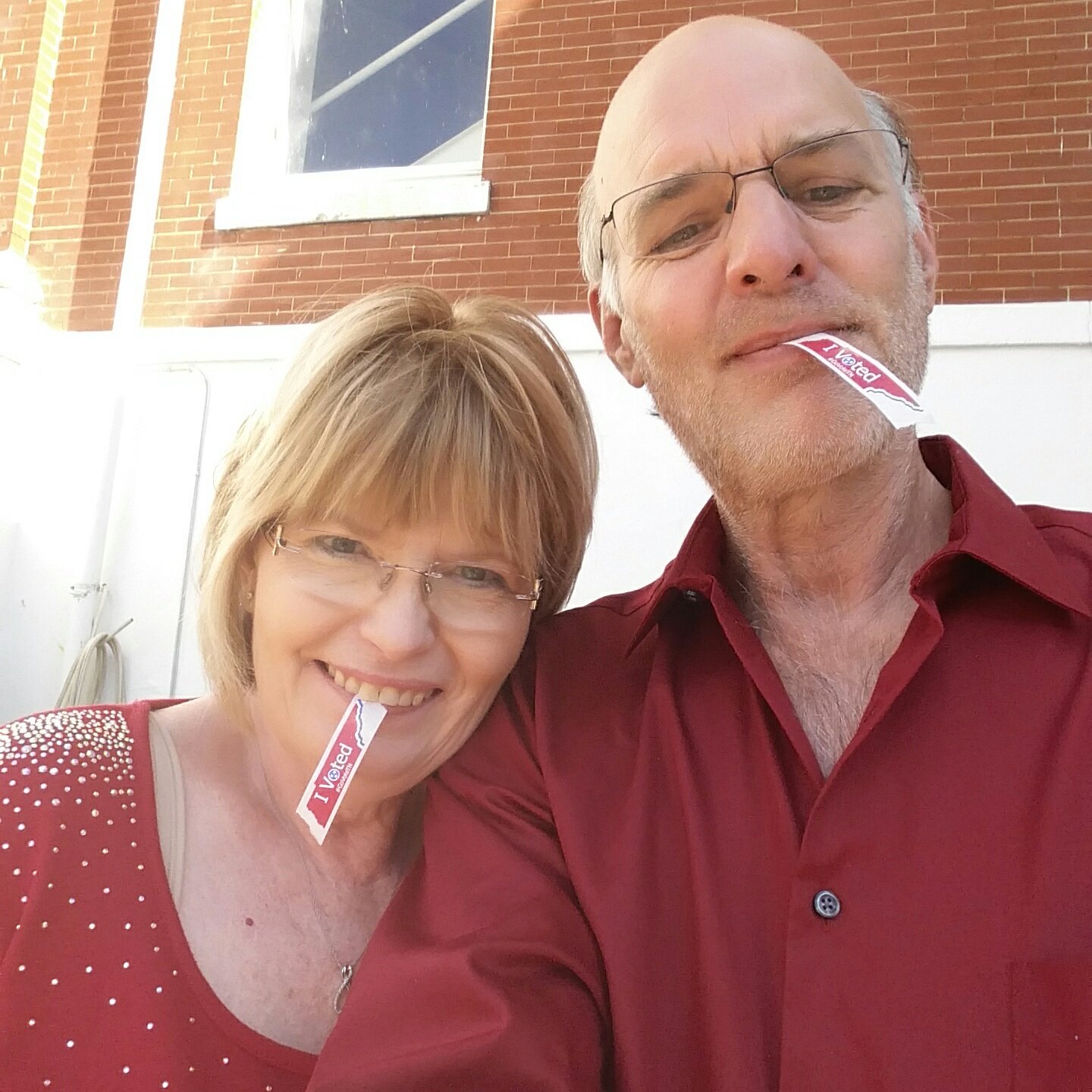 Jerry and Vicky in a mirror selfie together